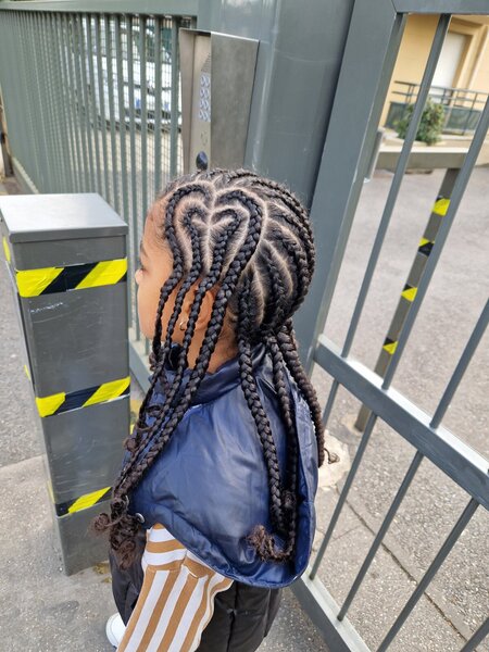Nattes collées enfant avec motif coeur