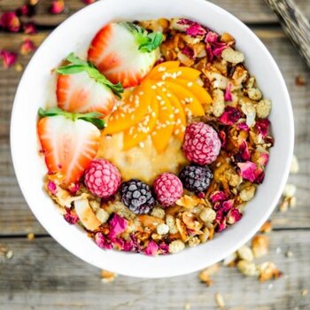 6 ALIMENTS POUR AVOIR DE BEAUX CHEVEUX AFRO