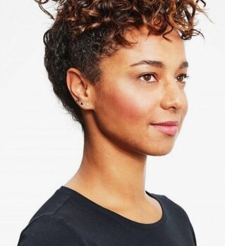 méthode pineapple, attacher ses cheveux la nuit, routine de nuit