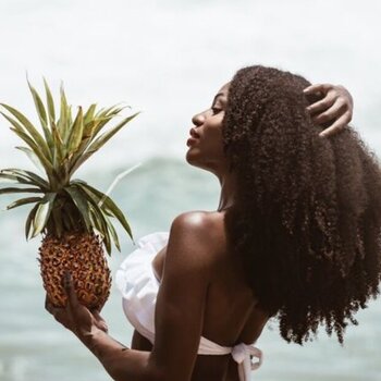 8 CONSEILS POUR PRENDRE SOIN DE SES CHEVEUX À L’APPROCHE DE L’ÉTÉ
