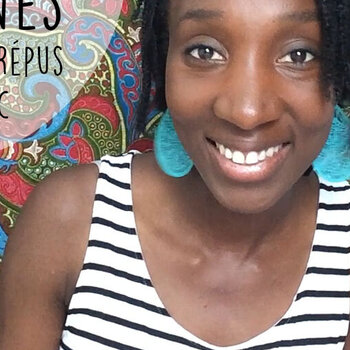 poudres indiennes sur cheveux crépus
